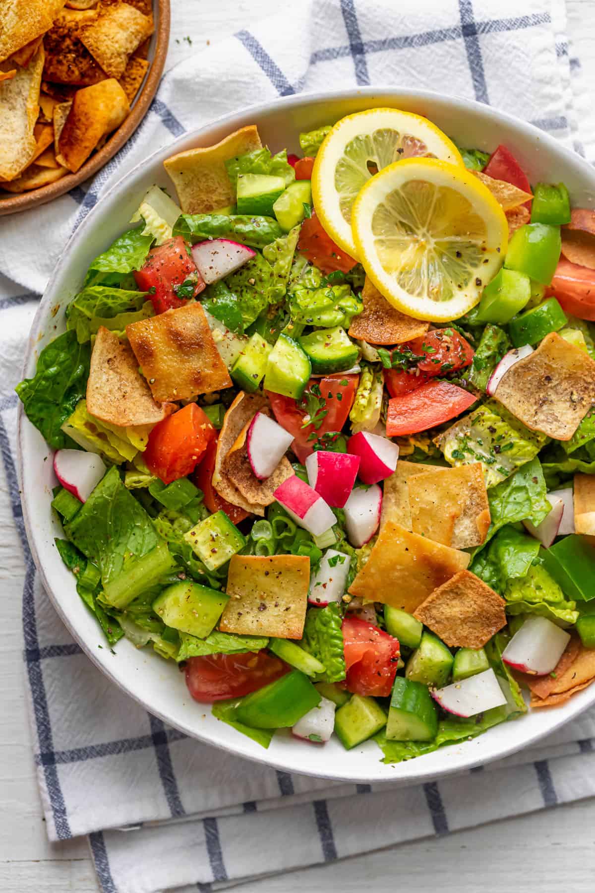 Crafting Your Perfect Fattoush: Ingredients, Pairings & Customization